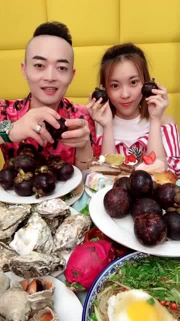 阿浩吃瓜比赛,瓜王争霸，笑料横生