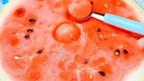 吃瓜冰块的视频,吃瓜冰块视频带你领略清凉新体验