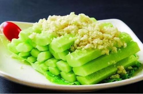 南京河西吃瓜,夏日街头“吃瓜”盛况一瞥