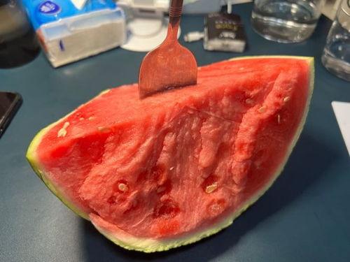 吃生瓜为什么会拉肚子呢,揭秘生食瓜果的风险与应对